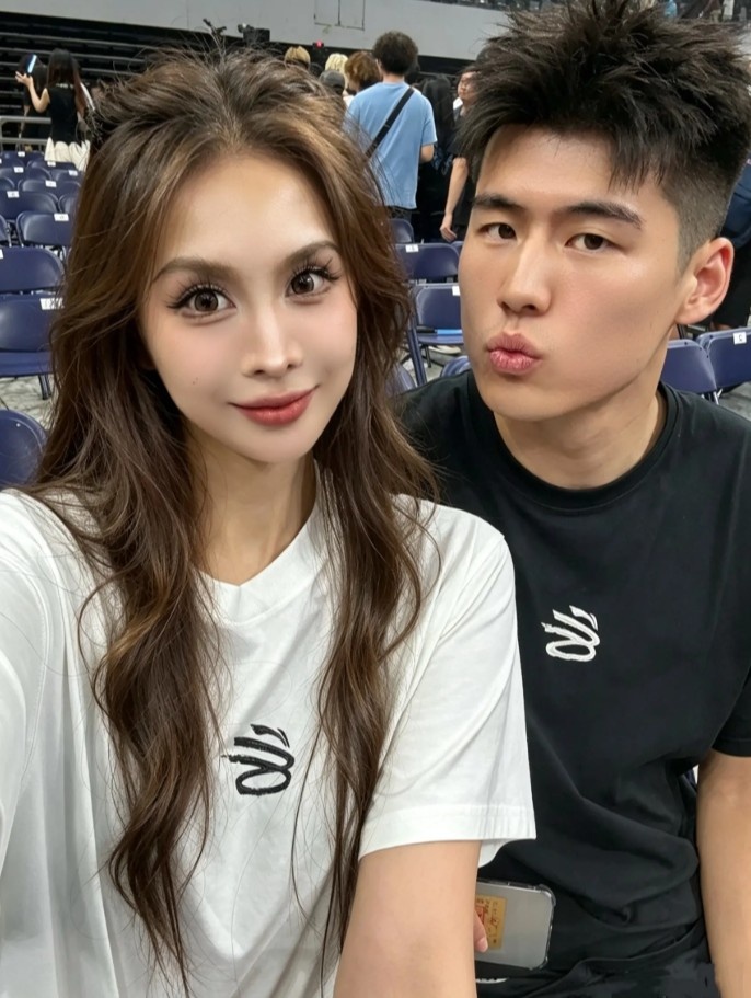 甜蜜时光！陈家政女友晒合照：❤️‍?ASEN❤️‍?演唱会