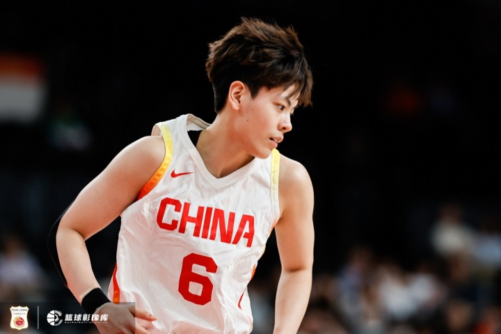 三分失准！杨舒予上半场7投1中&三分4中0得到4分2板1助