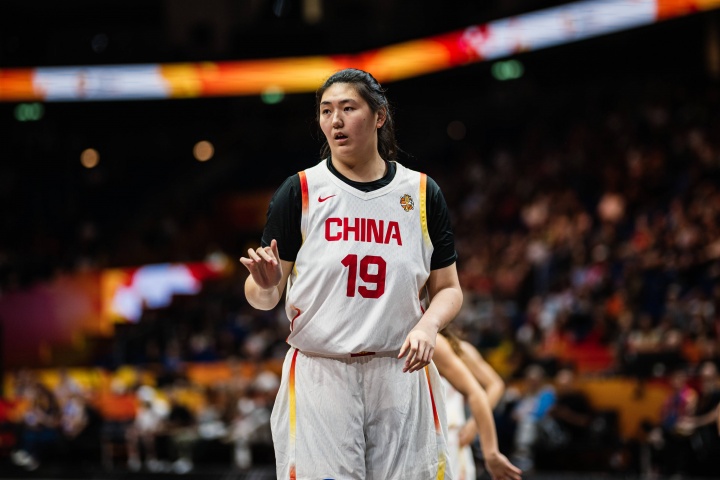 引领反击潮！张子宇第三节5中4单节9分 帮助中国女篮建立12分领先